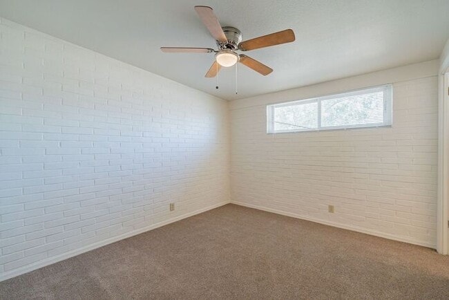 Building Photo - Charming 3-Bed Home with Spacious Backyard...