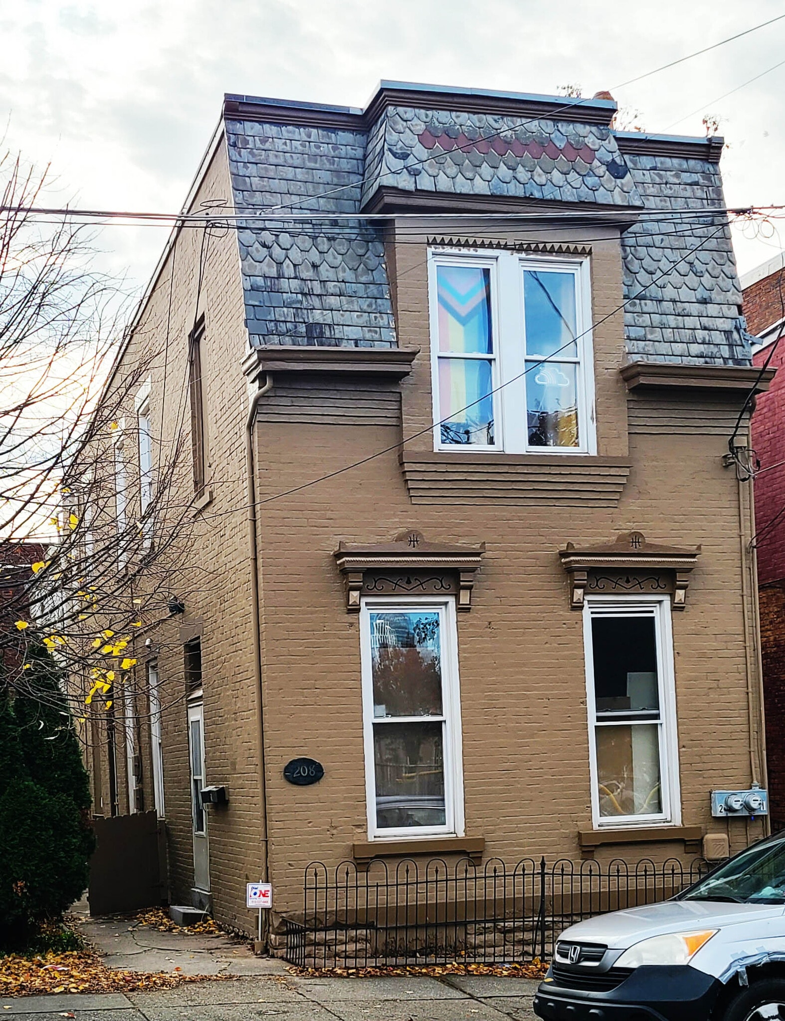 Nice Neighborhood! - 208 E 9th St