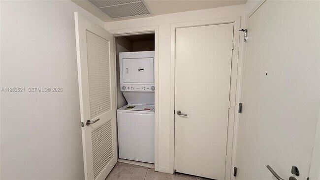 Building Photo - 1100 S Miami Ave