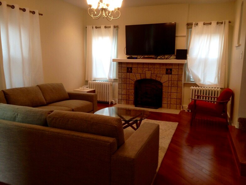 Building Photo - 5459 Fair Oaks St