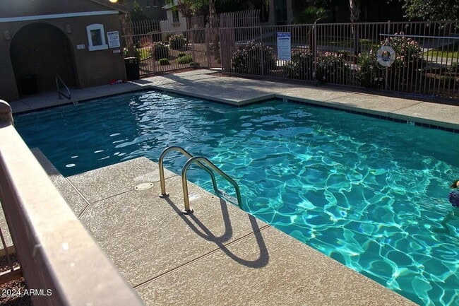 Building Photo - 1918 E Harrison St