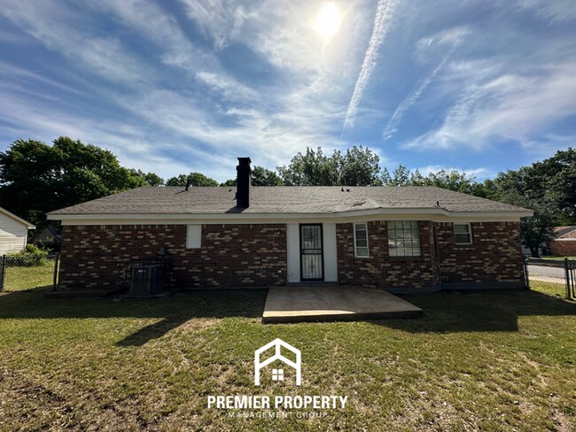 Building Photo - Quiet 3BR/2BA Cove in 38141 | Vaulted Ceilings, Fireplace & 2-Car Garage