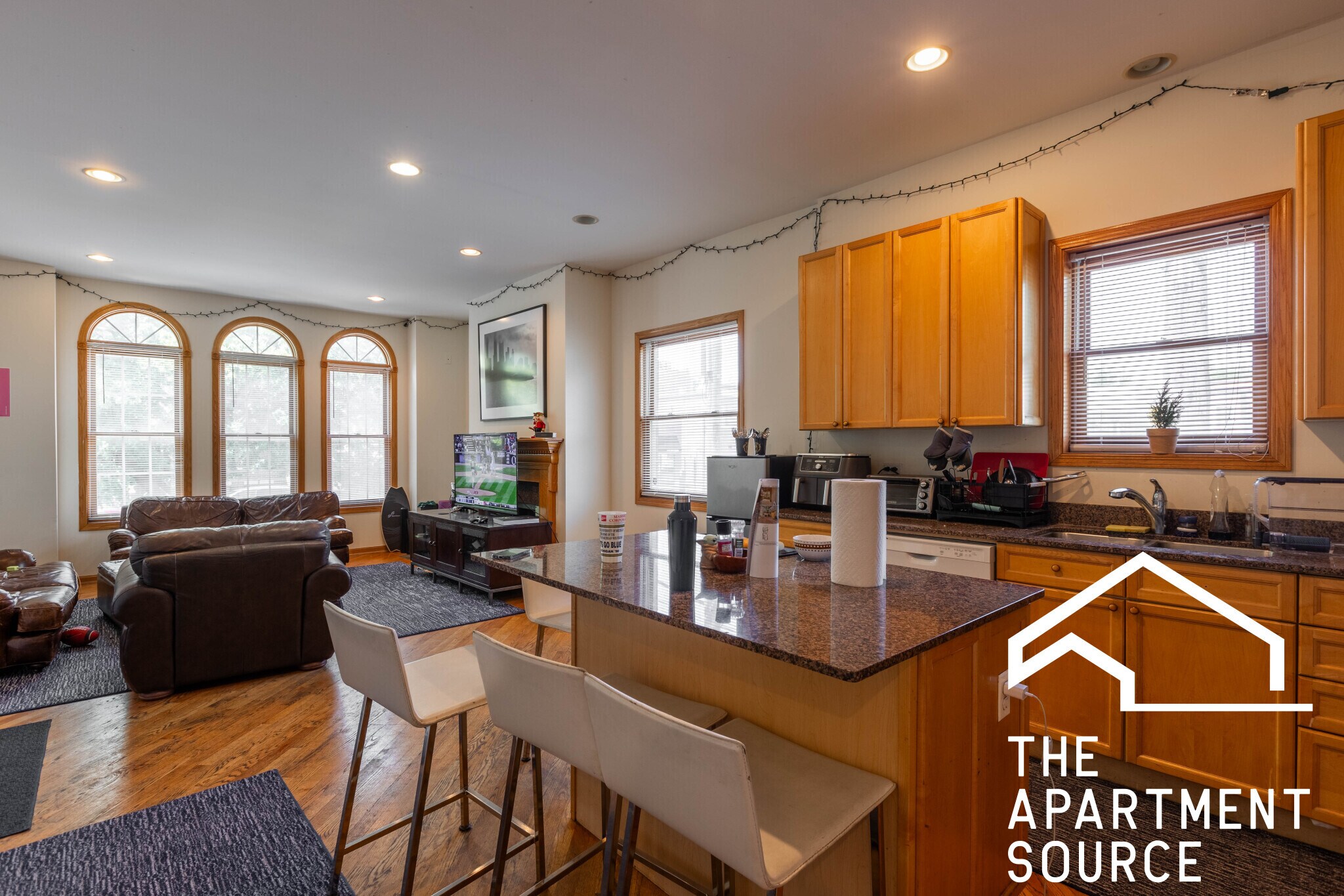 Building Photo - 2743 N Southport Ave