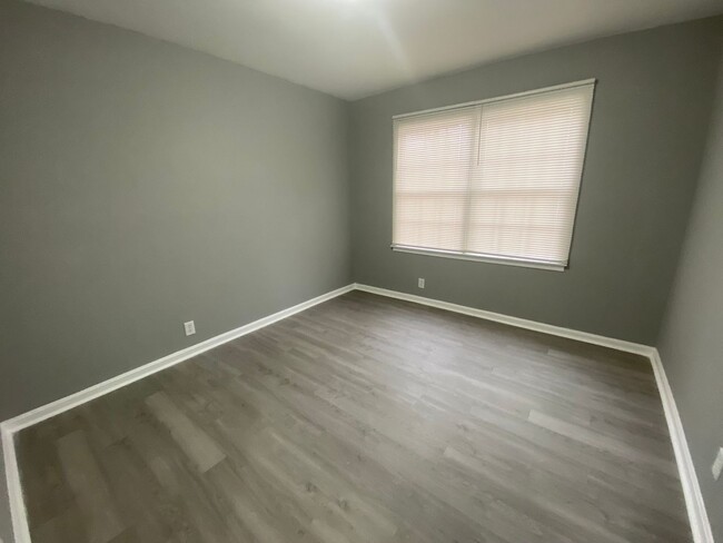 Building Photo - Spacious Newly Remodeled 4 Bedroom 2 Bath ...