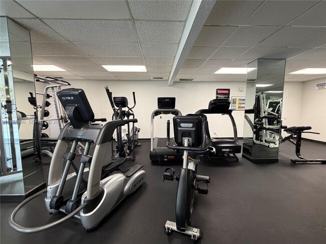 Building Photo - 2715 N Ocean Blvd