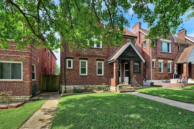 Building Photo - Castle-esque