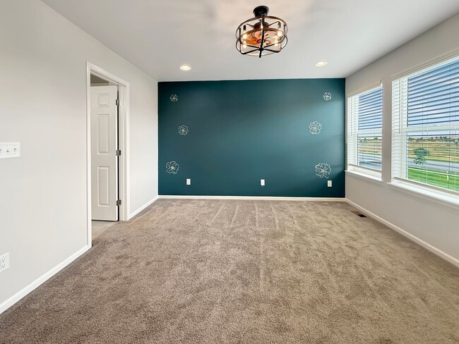 Building Photo - $0 DEPOSIT OPTION. BRIGHT AND SPACIOUS 3-B...