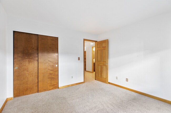 Building Photo - 928 Wendy Ln