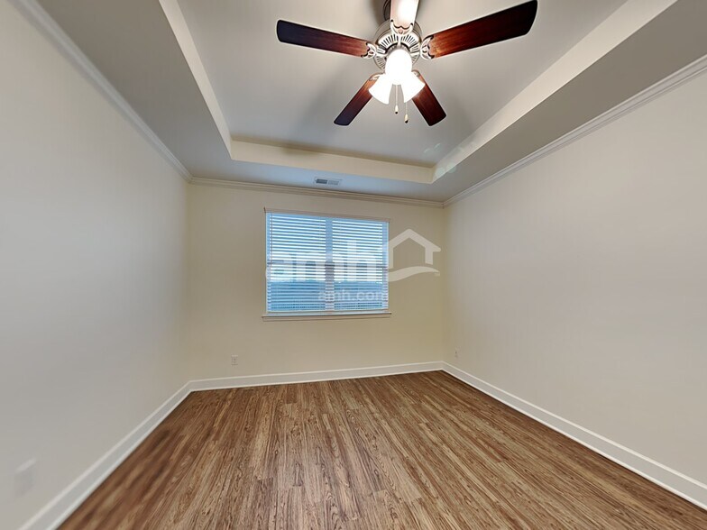Building Photo - 4329 Longfellow Dr