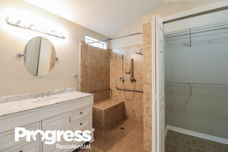 Building Photo - 6713 Summer Cove Dr