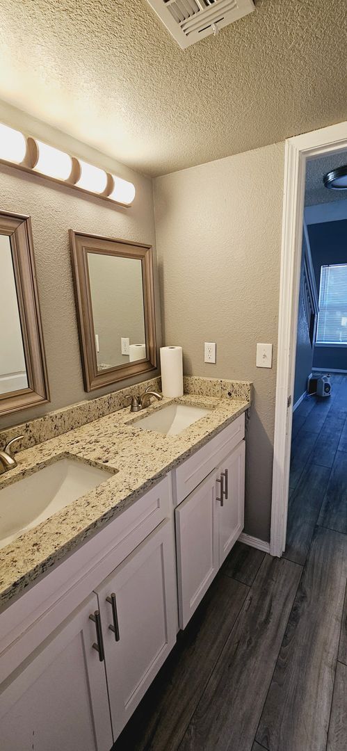 Building Photo - Charming 3 bedroom, 2 bath home in East El Paso!