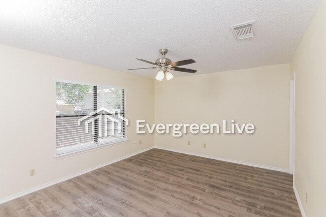 Building Photo - 13918 Villa Camino