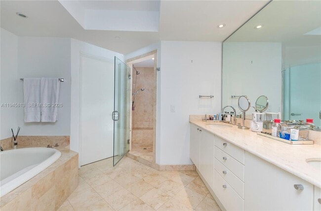 Building Photo - 791 Crandon Blvd