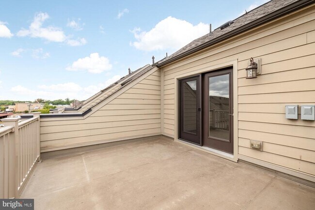 Building Photo - 4707 Van Buren St