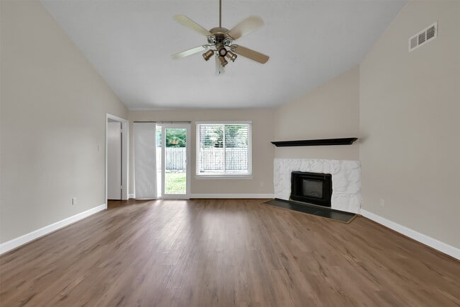 Building Photo - 22318 Meadowrock Dr