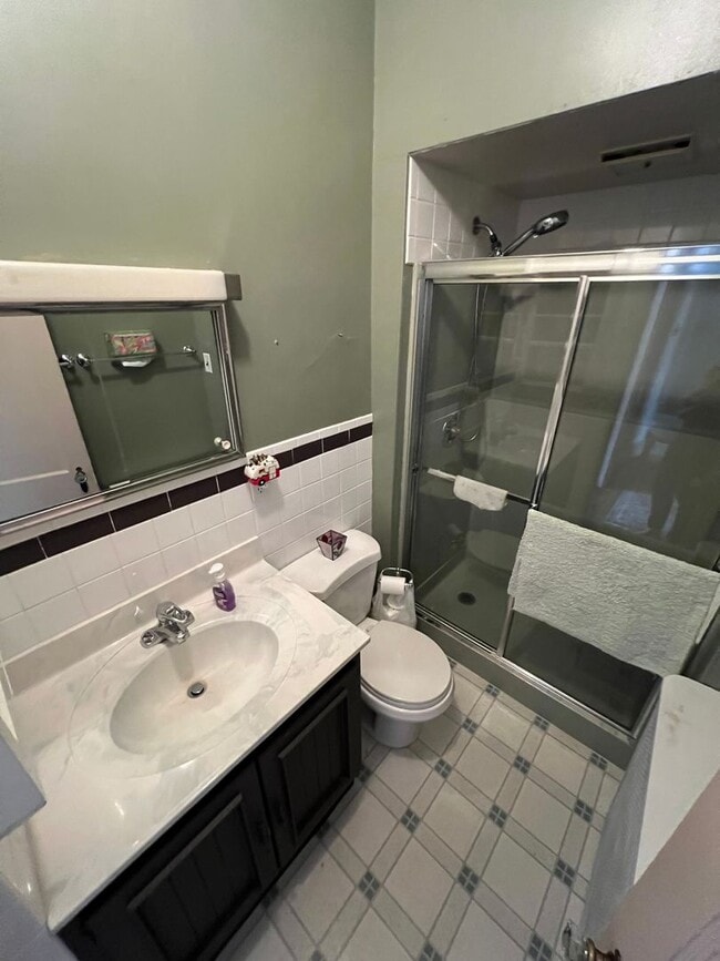 Building Photo - Beautiful 4 BR Brick Cape Cod in Lancaster!