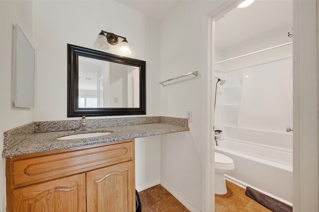 Building Photo - 10555 Turtlewood Ct