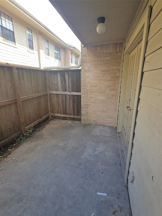 Building Photo - 14600 Fonmeadow Dr