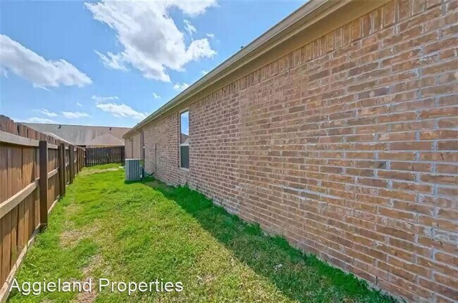Building Photo - 3513 Haverford Rd
