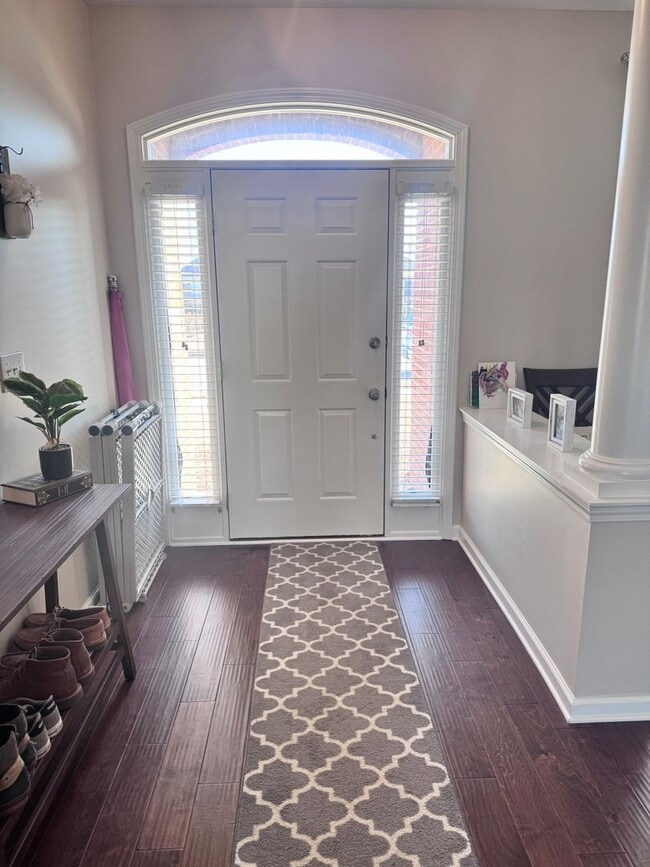 Building Photo - 4 Bedroom 2 Bath in Deer Creek