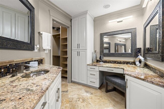 Building Photo - 2785 Bayside Dr S