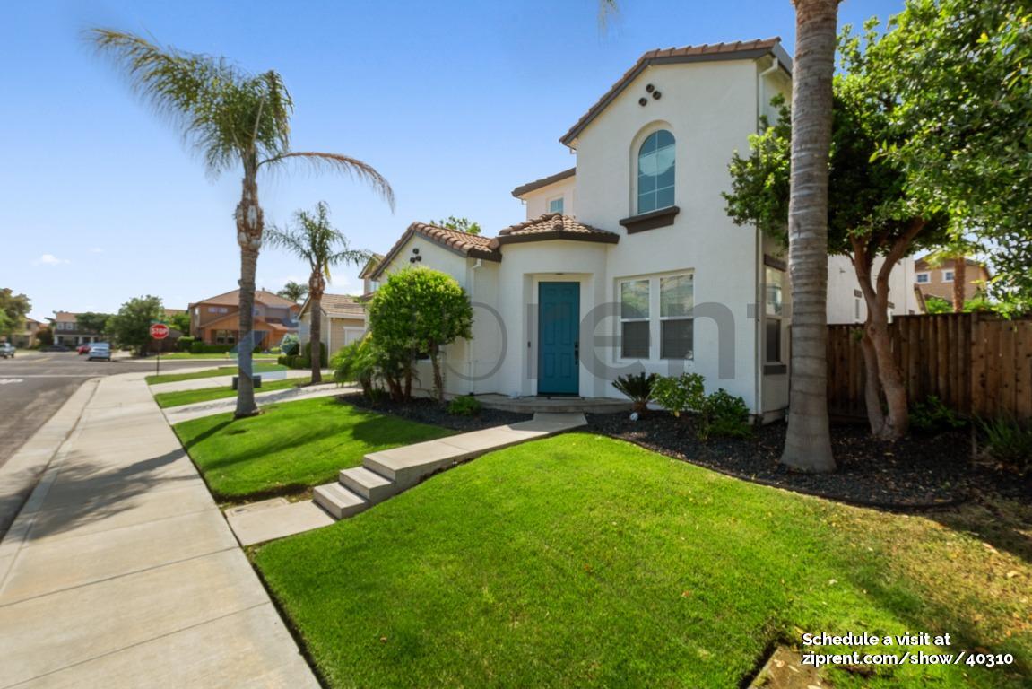 Building Photo - 2862 Safford Ave