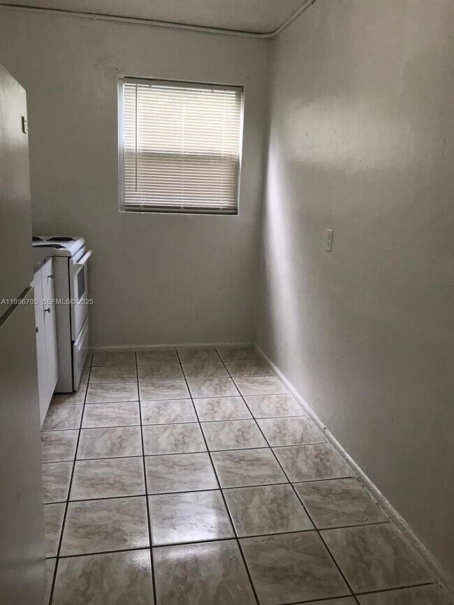 Building Photo - 1948 NW 2nd Ct