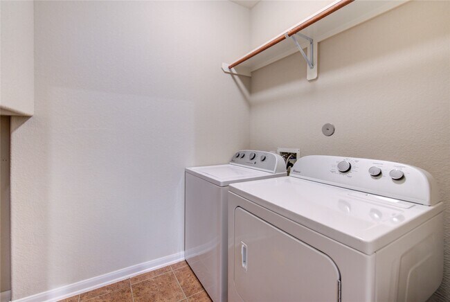 Building Photo - 1227 Glenwood Canyon Ln