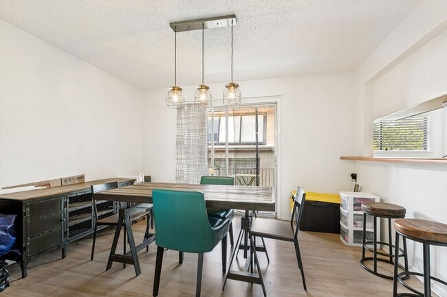 Building Photo - Welcome Home to this beautiful 2-bedroom, 2-bath Condo in highly sought-after Olmos Park Townhomes
