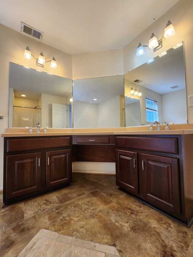 Building Photo - 276 Weatherford Way