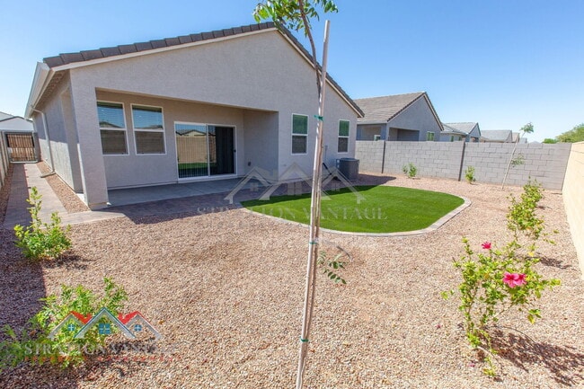 Building Photo - 1330 W Hess Ave