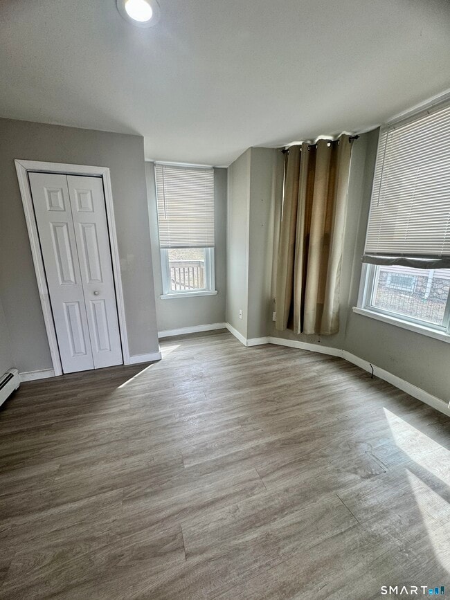 Building Photo - 124 Meriden Rd