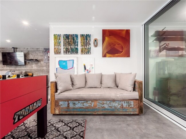 Building Photo - 3403 Laurel Ave