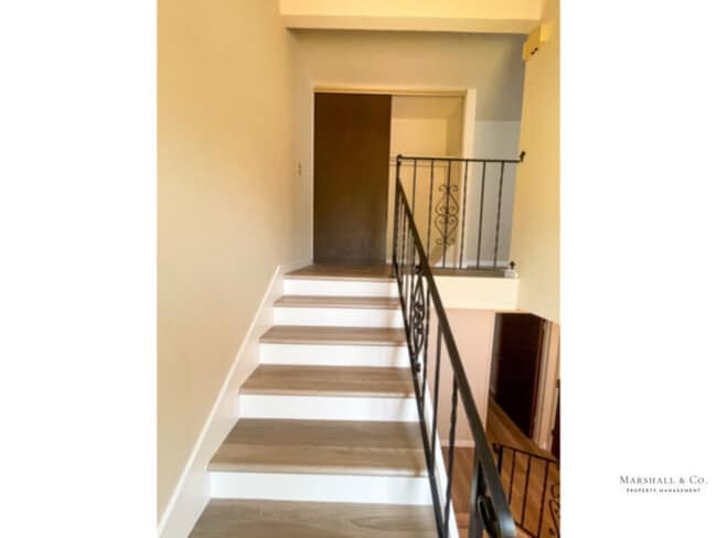 Building Photo - UPDATED AND BEAUTIFUL 2BR/1BA DUPLEX TOWNHOME, NEW WOOD FLOORING, PRIV. ENCLOSED BACK YARD, 2 CAR GA