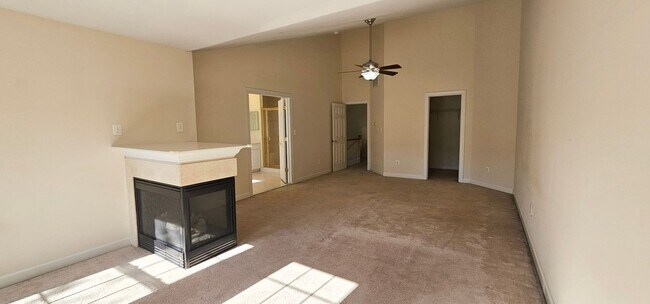 Building Photo - Beautiful And Spacious 3 Bed 3.5 Bath Bric...