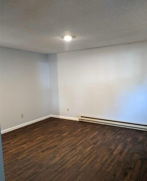 Building Photo - 47 Aurora Dr