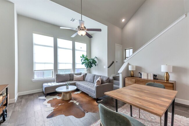 Building Photo - 2 br, 2.5 bath House - 1044 Manacor Lane