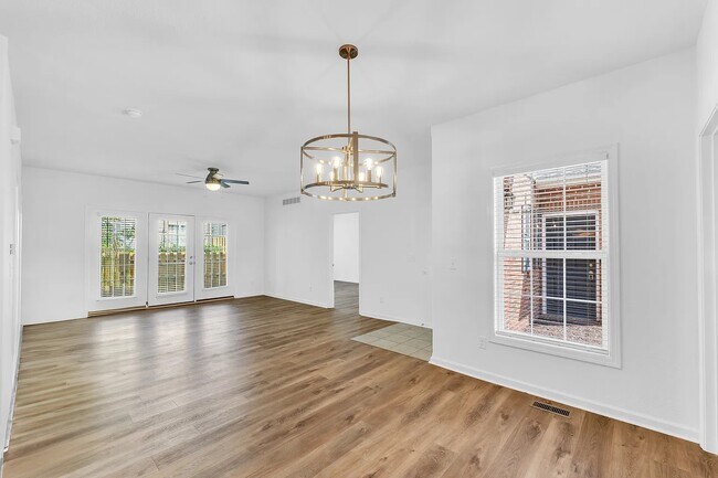 Building Photo - 104 Essex Ln