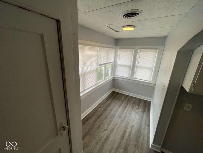 Building Photo - 129 W Hendricks St