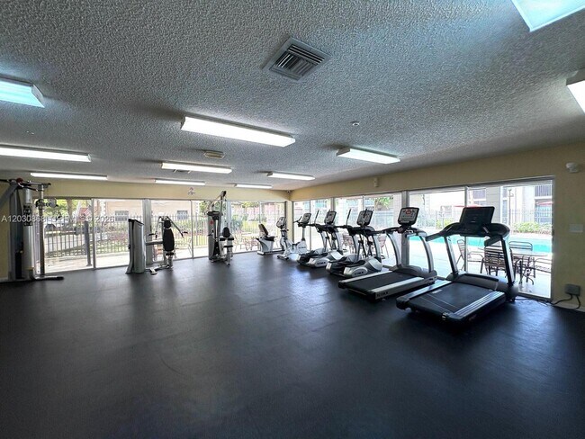 Building Photo - 8750 Royal Palm Blvd