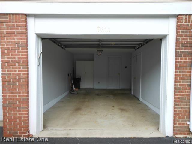 Building Photo - 5400 Pine Aires Dr