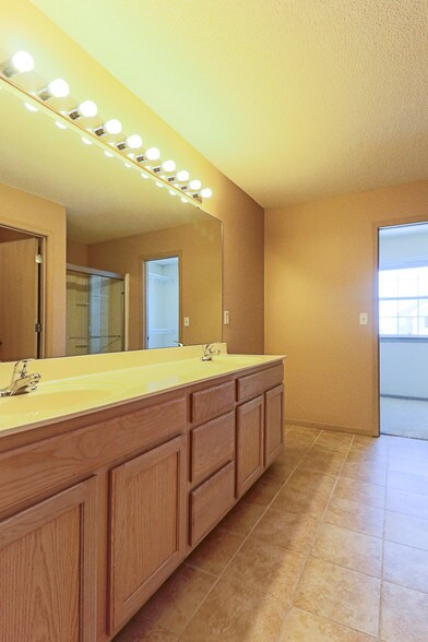 Building Photo - 2147 SW Gooseberry Ln