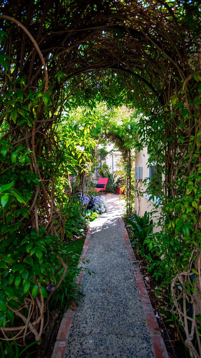 Trellis Path - 848 17th St