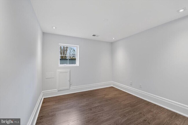 Building Photo - 4964 Eskridge Terrace NW