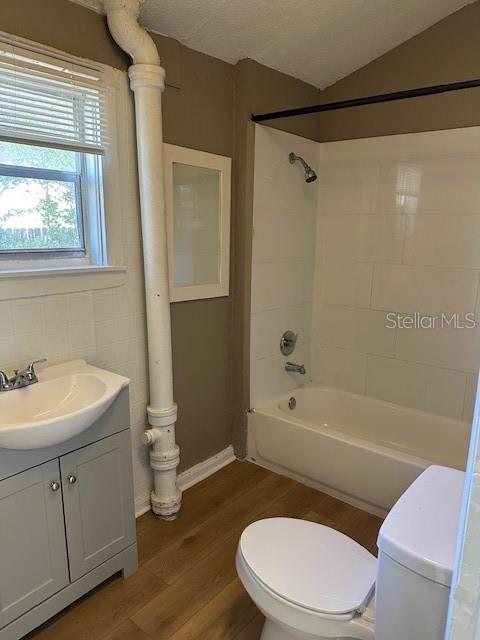 Building Photo - 1587 Scranton Ave