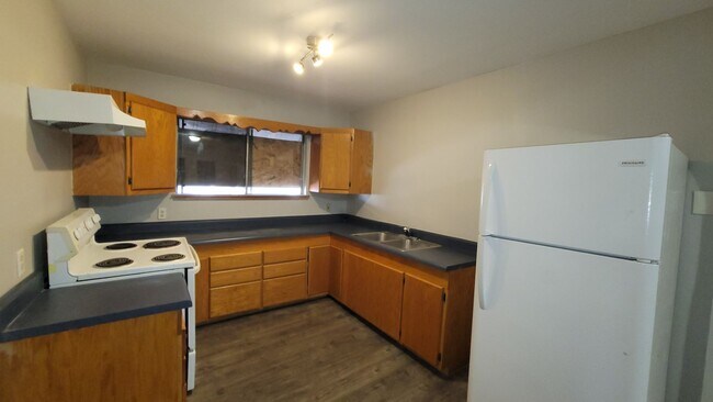 Building Photo - Recently remodeled 2 Bedroom 2 Bathroom