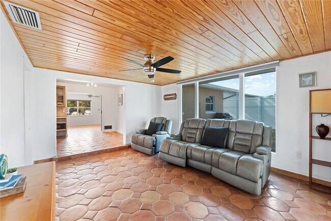Building Photo - 1841 Buccaneer Dr