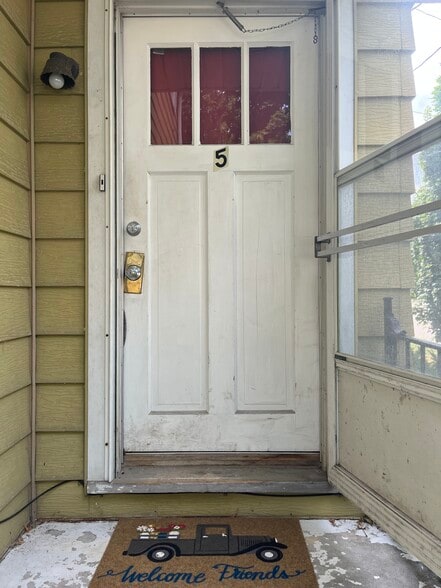 Building Photo - 402 S Memorial Dr