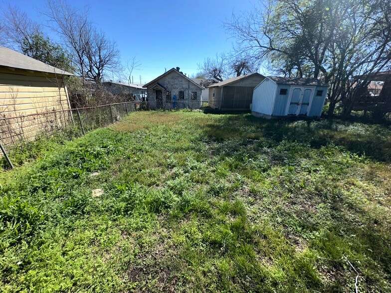 Building Photo - 1030 Canton