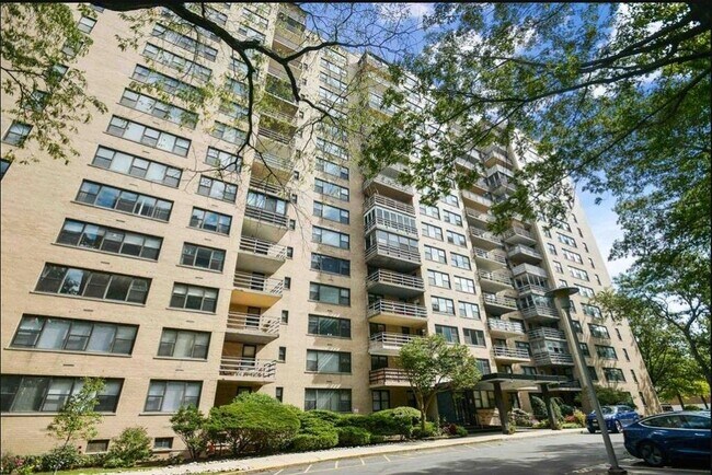 Building Photo - 201 St Pauls Ave